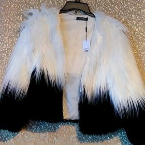 CHOIES 💜Black & White furry coat